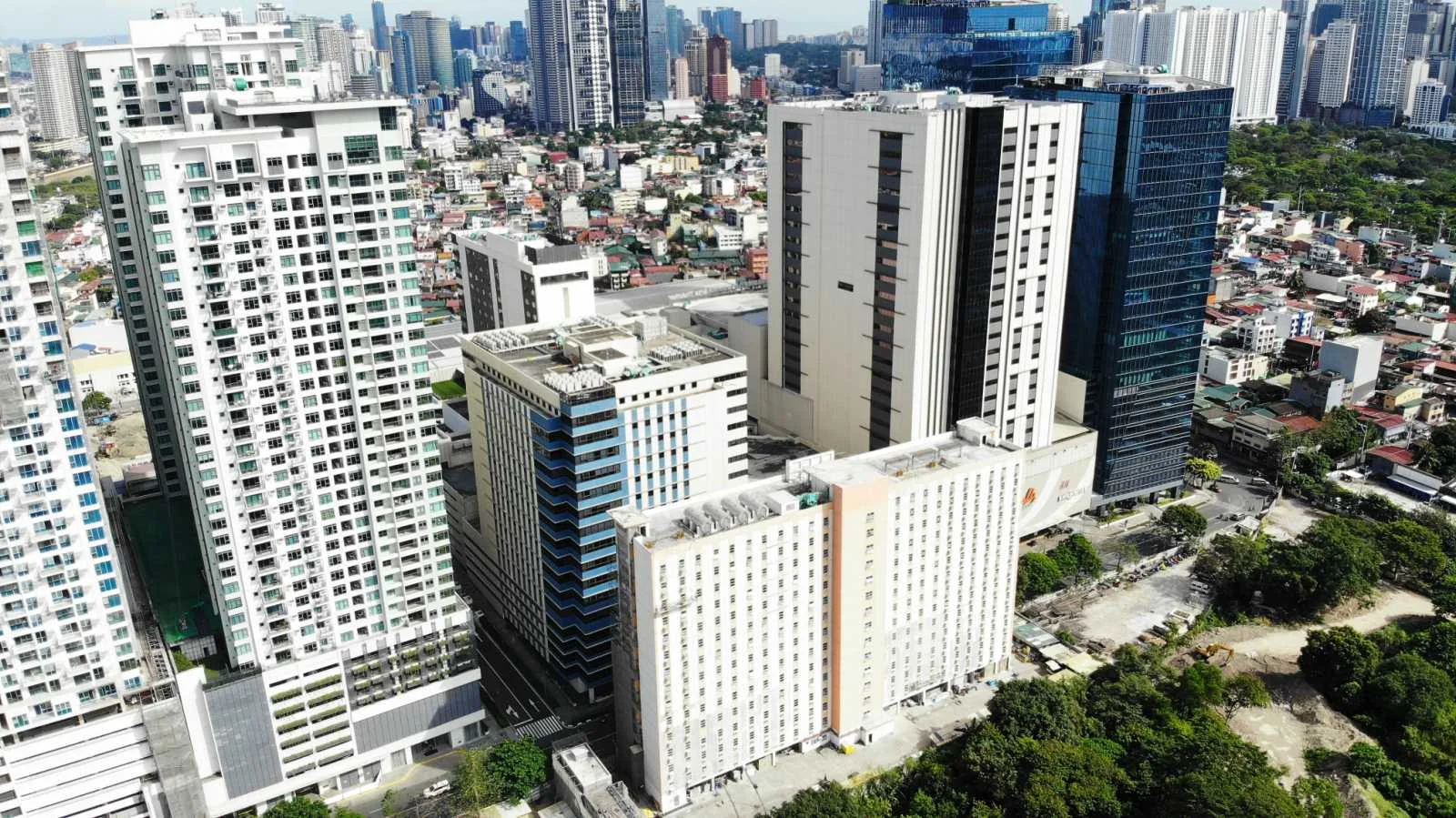 Developer marketing imagery for Circuit Makati. Confirm current site condition; proposed designs and model presentations are illustrative.